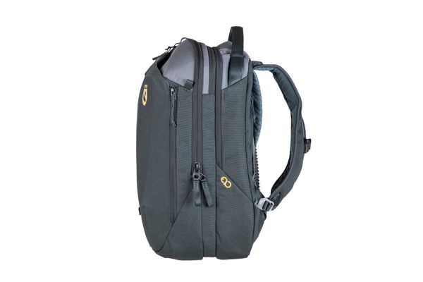 Vantage™ 26L Endless Promise® Everyday Adventure Daypack